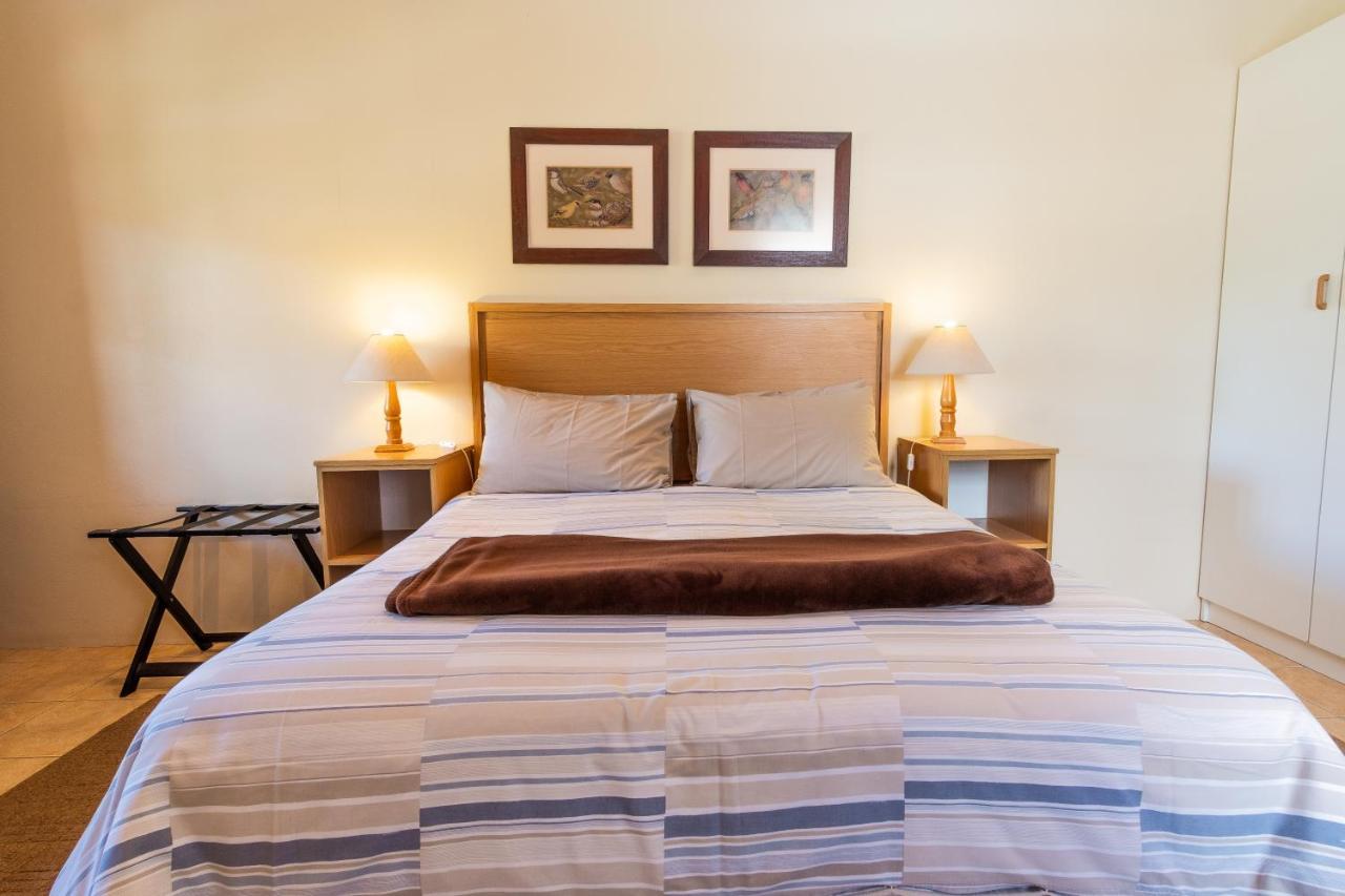 ทรีท็อปส์ เกสท์เฮาส์ Bed & Breakfast พอร์ตเอลิซาเบธ ภายนอก รูปภาพ