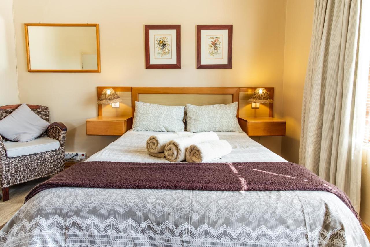 ทรีท็อปส์ เกสท์เฮาส์ Bed & Breakfast พอร์ตเอลิซาเบธ ภายนอก รูปภาพ