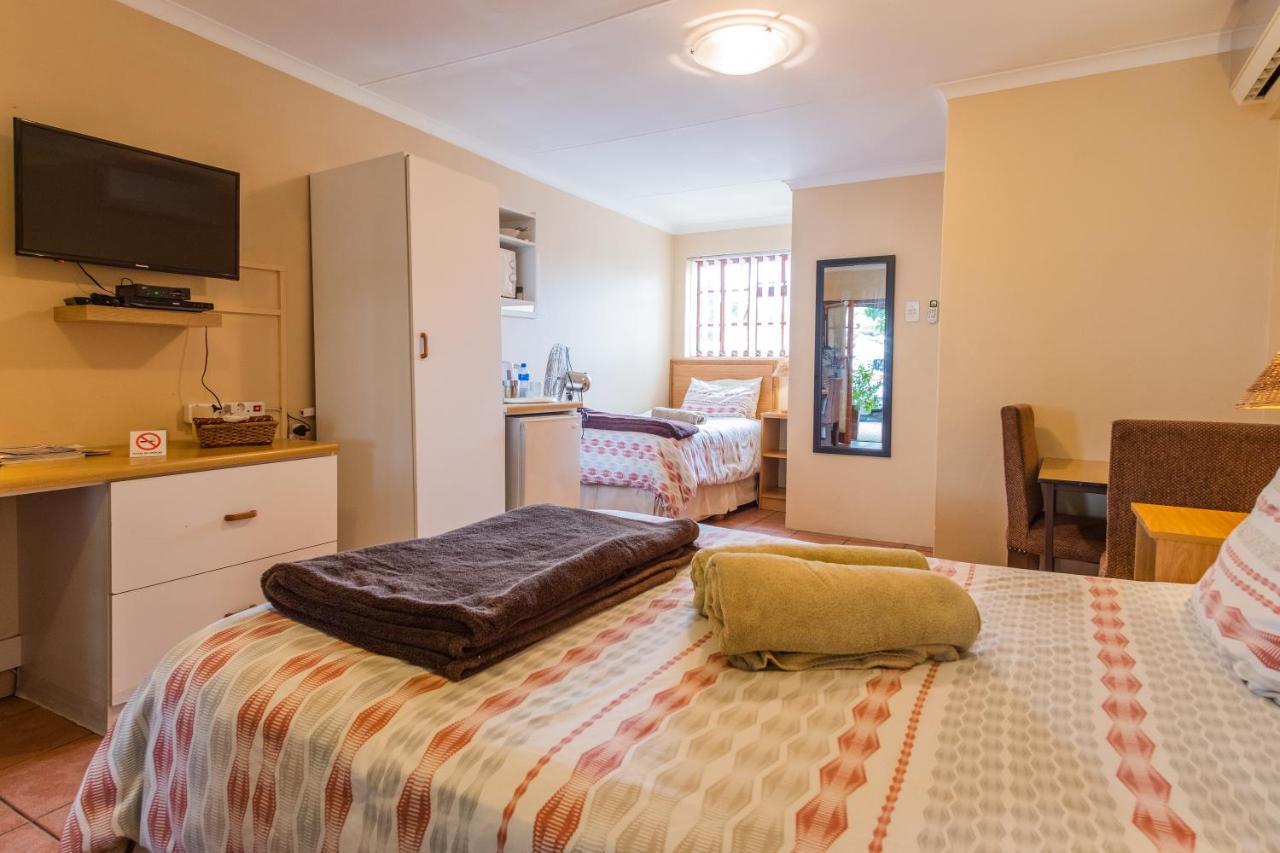 ทรีท็อปส์ เกสท์เฮาส์ Bed & Breakfast พอร์ตเอลิซาเบธ ภายนอก รูปภาพ
